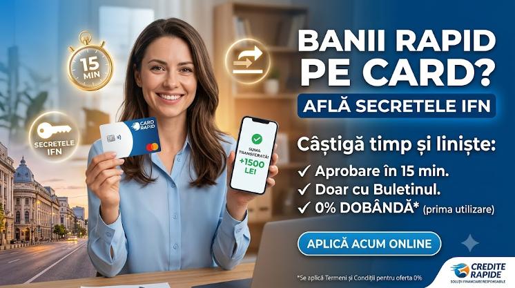 Femeie zâmbitoare cu card și telefon ce arată o aprobare de credit rapid online de la IFN pe ecran.
